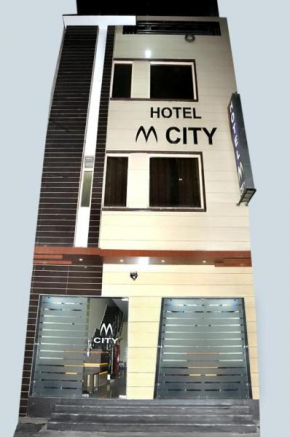 Отель Hotel M City  Холл Базар